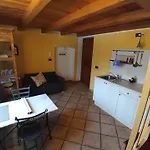 מלון דירות Casa De Giorgis 4*